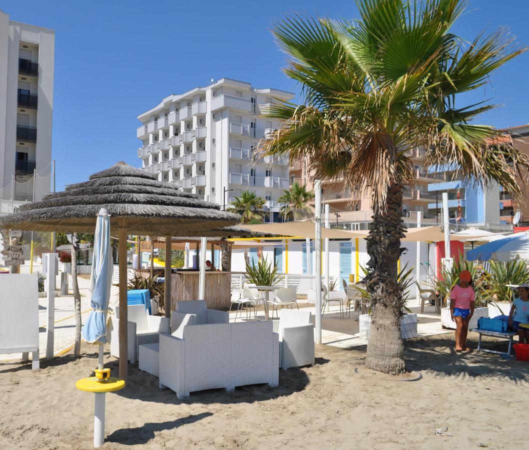Hotel Adria Beach Rimini Esterno foto