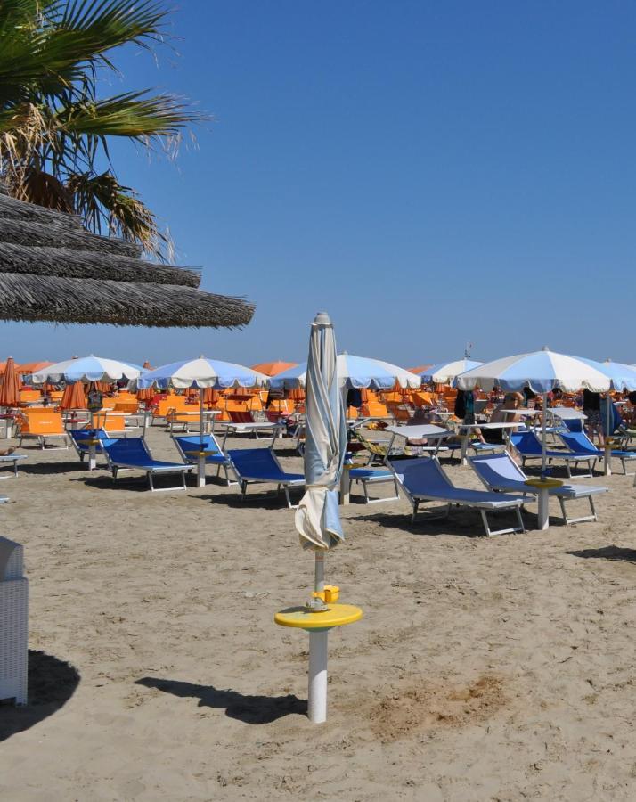 Hotel Adria Beach Rimini Esterno foto