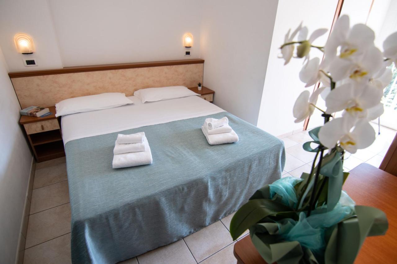 Hotel Adria Beach Rimini Esterno foto