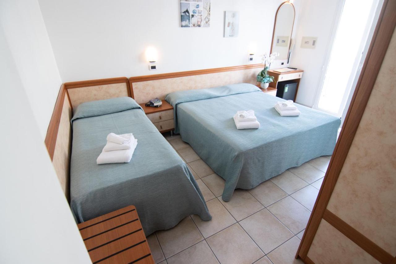 Hotel Adria Beach Rimini Esterno foto