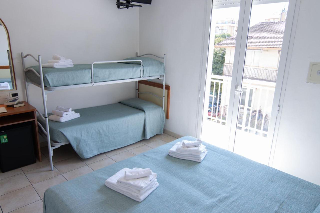 Hotel Adria Beach Rimini Esterno foto