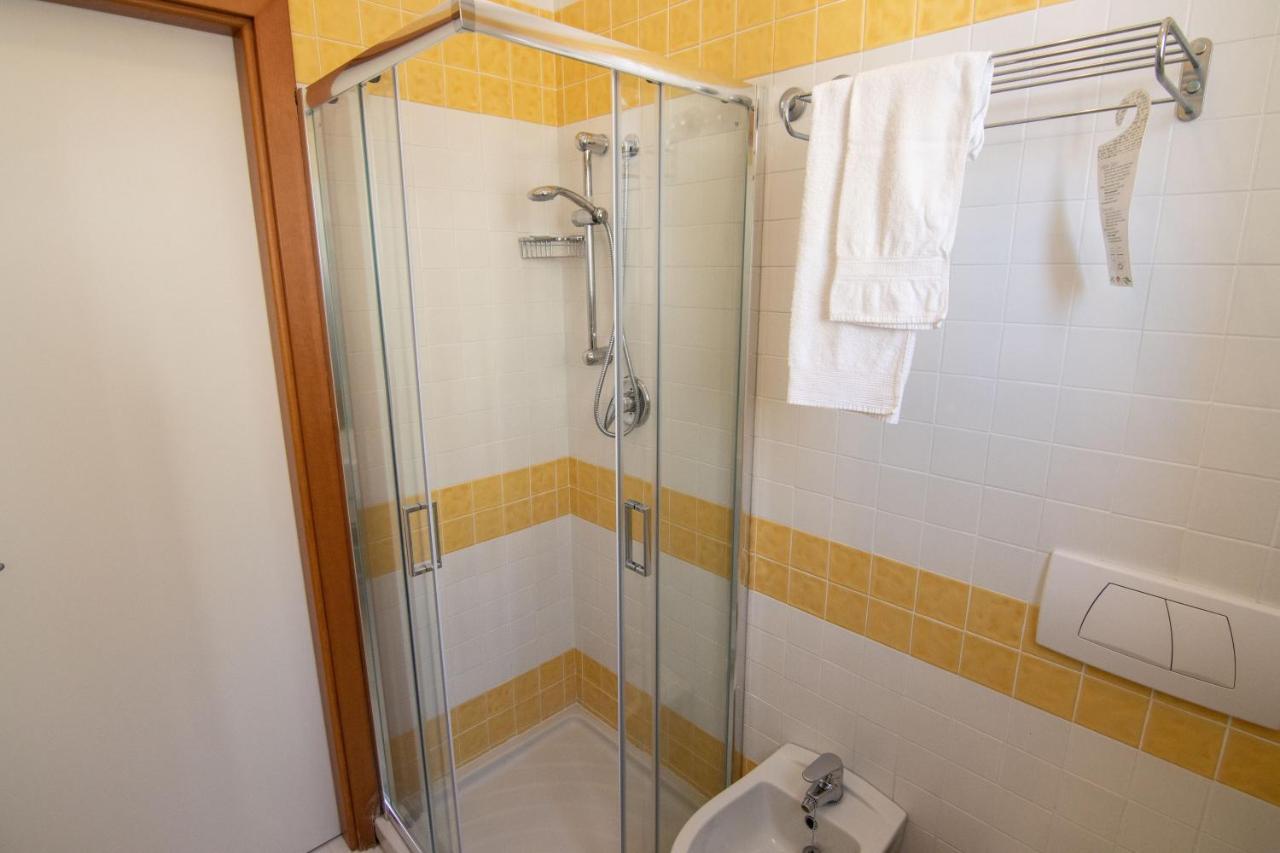 Hotel Adria Beach Rimini Esterno foto