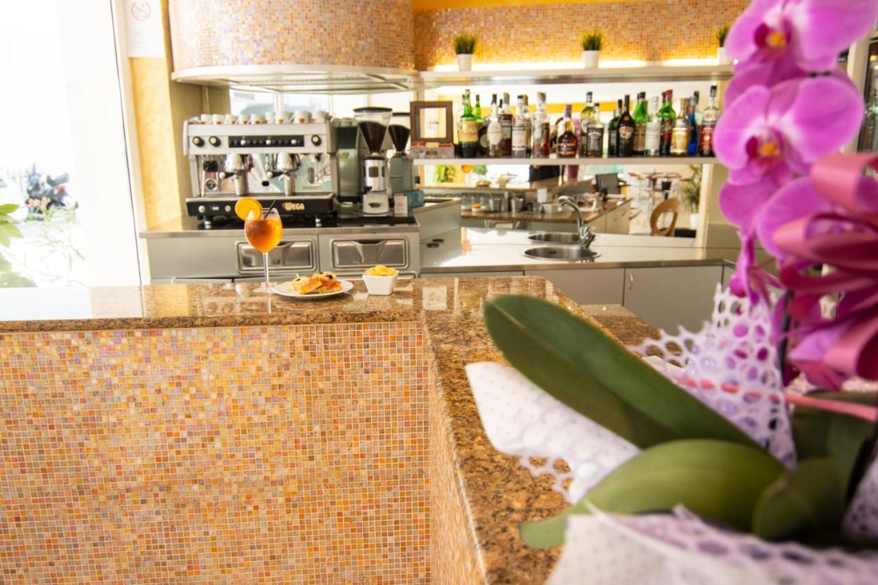 Hotel Adria Beach Rimini Esterno foto