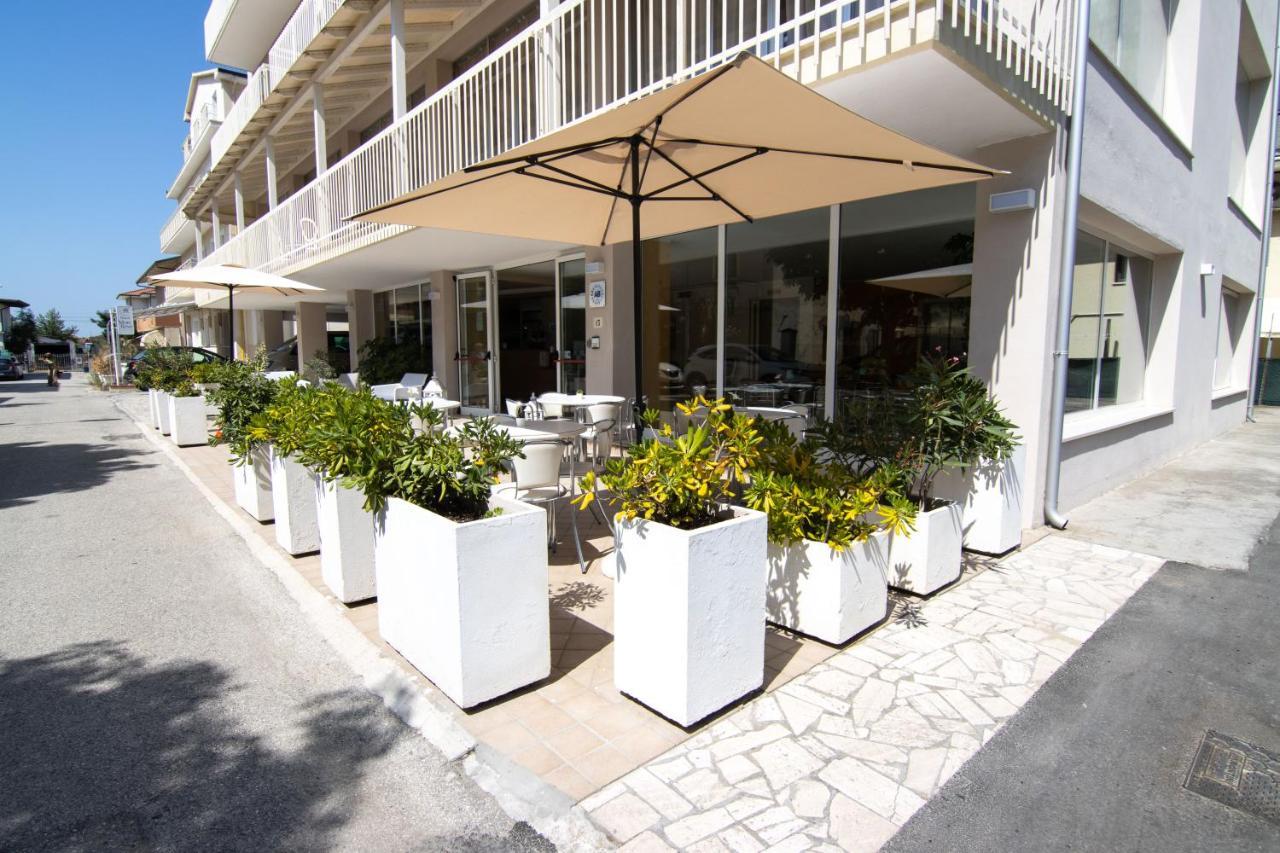 Hotel Adria Beach Rimini Esterno foto