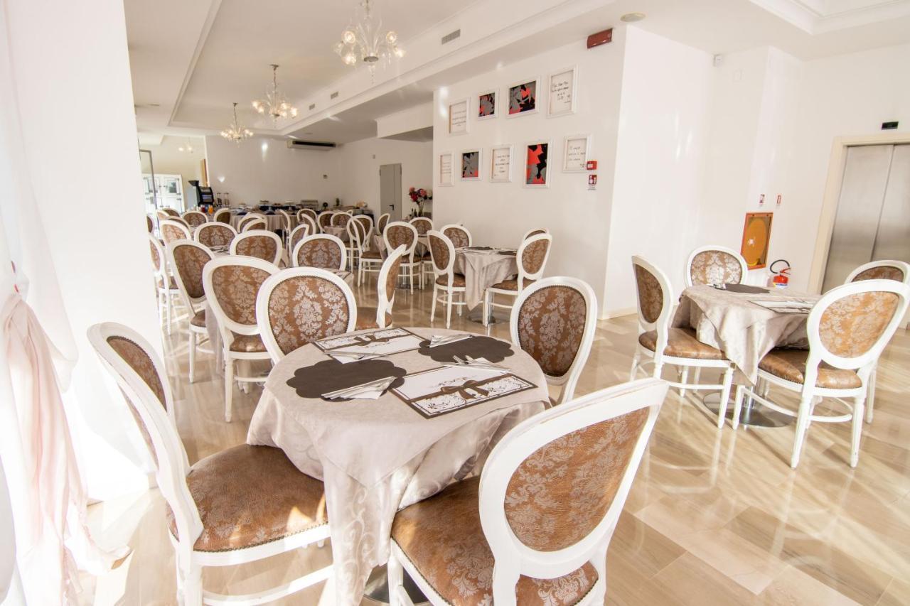 Hotel Adria Beach Rimini Esterno foto