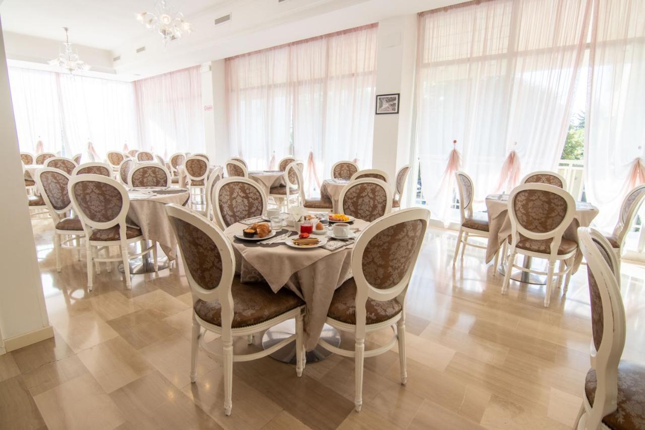 Hotel Adria Beach Rimini Esterno foto