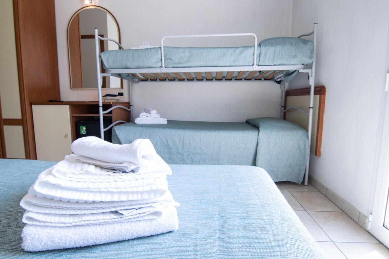 Hotel Adria Beach Rimini Esterno foto