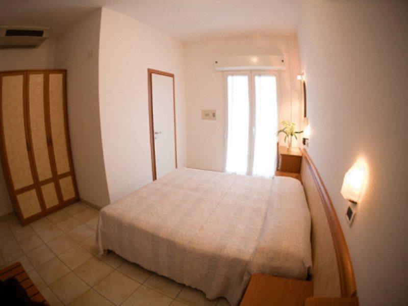 Hotel Adria Beach Rimini Esterno foto