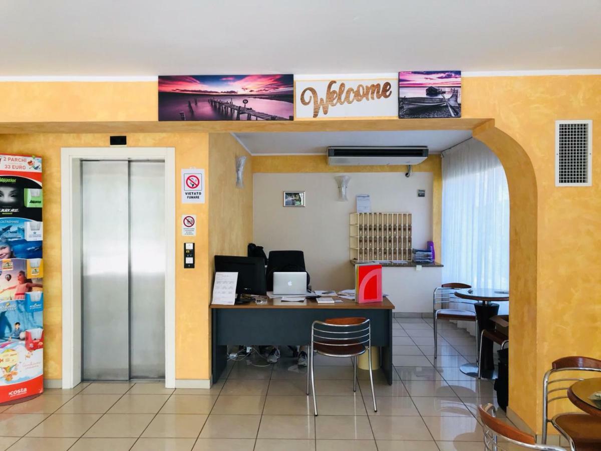 Hotel Adria Beach Rimini Esterno foto