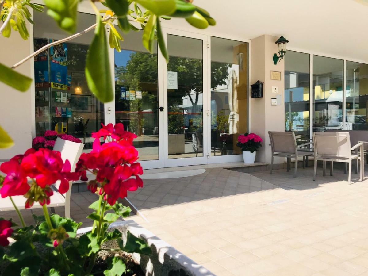 Hotel Adria Beach Rimini Esterno foto