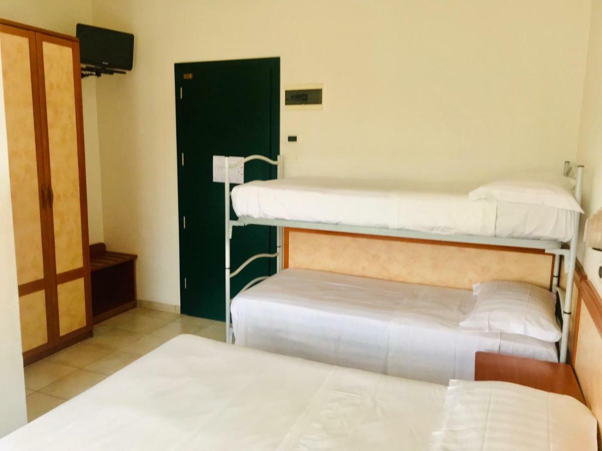 Hotel Adria Beach Rimini Esterno foto