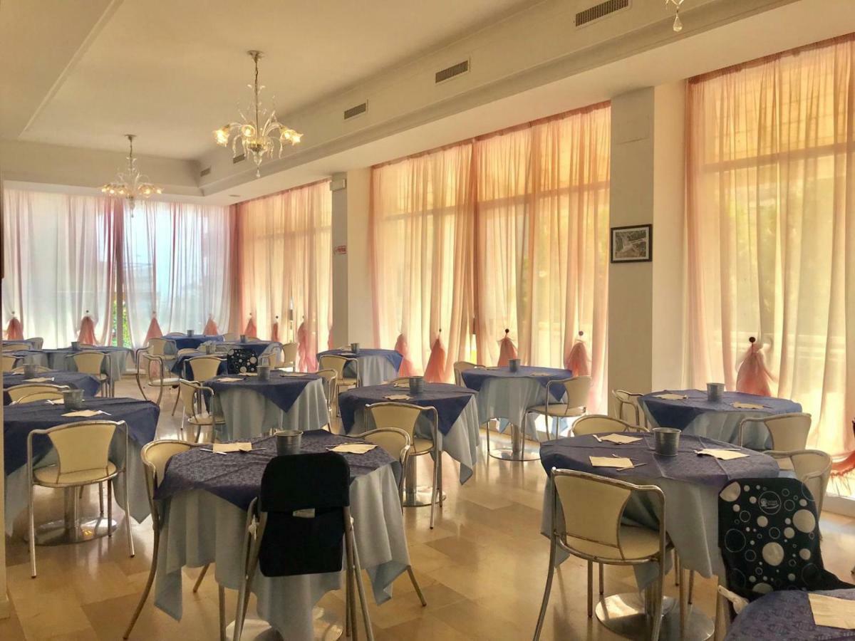 Hotel Adria Beach Rimini Esterno foto