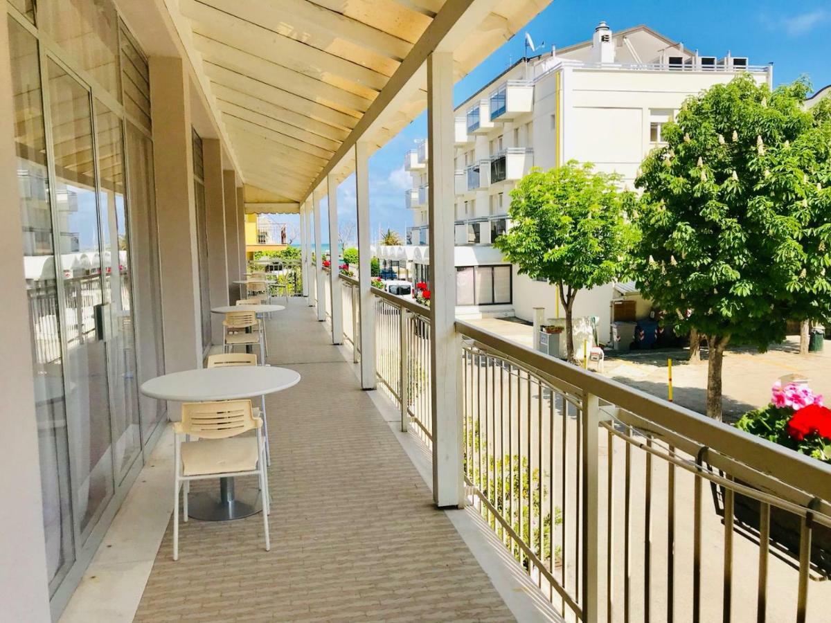 Hotel Adria Beach Rimini Esterno foto